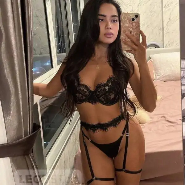 Verified Aerocity escort available for incall and outcall tonight